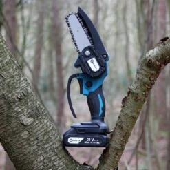 NovarGarden® Mini Kettingzaag NG1 - Met 2x Accu - Takkenzaag - Snoeizaag - Electrisch - Handzaag - Boomzaag - 21V -Tuin En Buiten 1200x1200 368