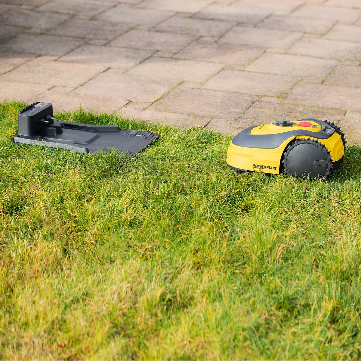 Powerplus POWXG6305 Robotmaaier - 18V - Voor Gazons Tot Ca. 500m² - Maaibreedte 180mm - Incl. Laadstation En Accessoires 8 Powerplus POWXG6305 Robotmaaier - 18V - Voor Gazons Tot Ca. 500m² - Maaibreedte 180mm - Incl. Laadstation En Accessoires - Afbeelding 8