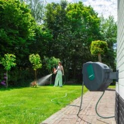VONROC Automatische Slanghaspel – Incl. 25m Tuinslang, Aansluitslang, Spuitstuk, Koppelingen & Kraanaansluiting 14 VONROC Automatische Slanghaspel – Incl. 25m Tuinslang, Aansluitslang, Spuitstuk, Koppelingen & Kraanaansluiting -Tuin En Buiten 1200x1200 649