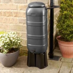 Luxe Voordeelset 100L Antraciet Rainsaver Regenton + Kraan + Voet + Vulautomaat| Muurmodel 9 Luxe Voordeelset 100L Antraciet Rainsaver Regenton + Kraan + Voet + Vulautomaat| Muurmodel -Tuin En Buiten 1200x1200 709