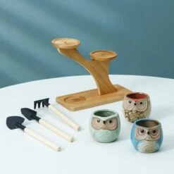Luxe Bamboe Houten Boom Met 3 Keramiek Uil Bloempotten/Plantenpotten Op Standaard/Voet Voor Binnen En Buiten - Modern Design Bloempot/Plantenpot Op Poten/Pootjes-Plantenbak Mini Cactus Nep Plant Pot Houder - Kleine Bloembakken Plantenrek/Plantenkurk 15 Luxe Bamboe Houten Boom Met 3 Keramiek Uil Bloempotten/Plantenpotten Op Standaard/Voet Voor Binnen En Buiten - Modern Design Bloempot/Plantenpot Op Poten/Pootjes-Plantenbak Mini Cactus Nep Plant Pot Houder - Kleine Bloembakken Plantenrek/Plantenkurk -Tuin En Buiten 1200x1200 812