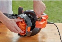 Black & Decker BLACK+DECKER BEBLV300SB-QS Bladblazer - 404 Km/u - 3000W - Zuig-/blaasfunctie - Gesnoerd 14 Black & Decker BLACK+DECKER BEBLV300SB-QS Bladblazer - 404 Km/u - 3000W - Zuig-/blaasfunctie - Gesnoerd -Tuin En Buiten 1200x808