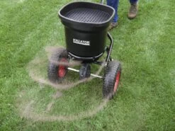 Kreator KRTGR9005 Strooiwagen - 300 Tot 370 Cm Strooibreedte - 23 Liter 11 Kreator KRTGR9005 Strooiwagen - 300 Tot 370 Cm Strooibreedte - 23 Liter -Tuin En Buiten 1200x900 14