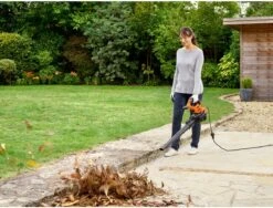 Black & Decker BLACK+DECKER BEBLV300SB-QS Bladblazer - 404 Km/u - 3000W - Zuig-/blaasfunctie - Gesnoerd 16 Black & Decker BLACK+DECKER BEBLV300SB-QS Bladblazer - 404 Km/u - 3000W - Zuig-/blaasfunctie - Gesnoerd -Tuin En Buiten 1200x911