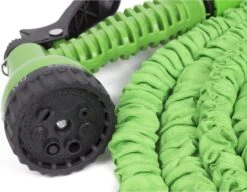 Benson - Tuinslang - Fexibel - 10 Meter - Tuinslang Met Koppeling - Spuitpistool - Groen 8 Benson - Tuinslang - Fexibel - 10 Meter - Tuinslang Met Koppeling - Spuitpistool - Groen -Tuin En Buiten 1200x934