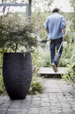 Capi Europe - Vaas Elegant Deluxe Rib NL - 56x84 - Zwart - Voor Binnen En Buiten - KBLR1132 -Tuin En Buiten 786x1200