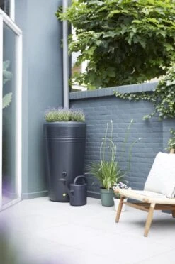 Elho Green Basics Regenton - Regenton - Living Black - Buiten - 200 Liter 27 Elho Green Basics Regenton - Regenton - Living Black - Buiten - 200 Liter -Tuin En Buiten 797x1200 1