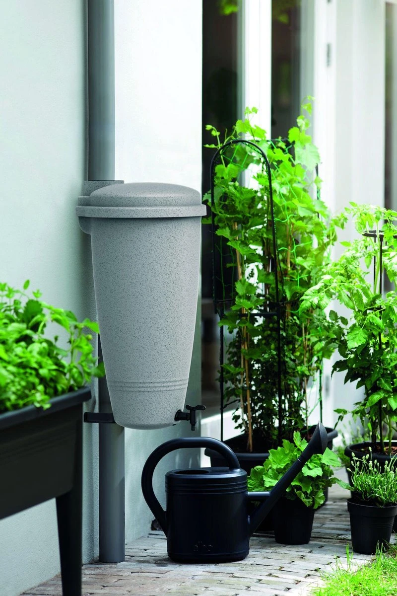 Elho Green Basics Rain Catcher 33 - Regenton Voor Balkonbuiten - Ø 33.5 X H 73.5 Cm - Grijs/Living Concrete 5 Elho Green Basics Rain Catcher 33 - Regenton Voor Balkonbuiten - Ø 33.5 X H 73.5 Cm - Grijs/Living Concrete - Afbeelding 5