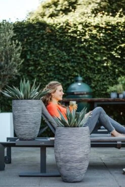 Capi Europe - Vaas Elegant Deluxe Rib NL - 40x60 - Antraciet - Voor Binnen En Buiten - KOFZ1131 15 Capi Europe - Vaas Elegant Deluxe Rib NL - 40x60 - Antraciet - Voor Binnen En Buiten - KOFZ1131 -Tuin En Buiten 800x1200 71